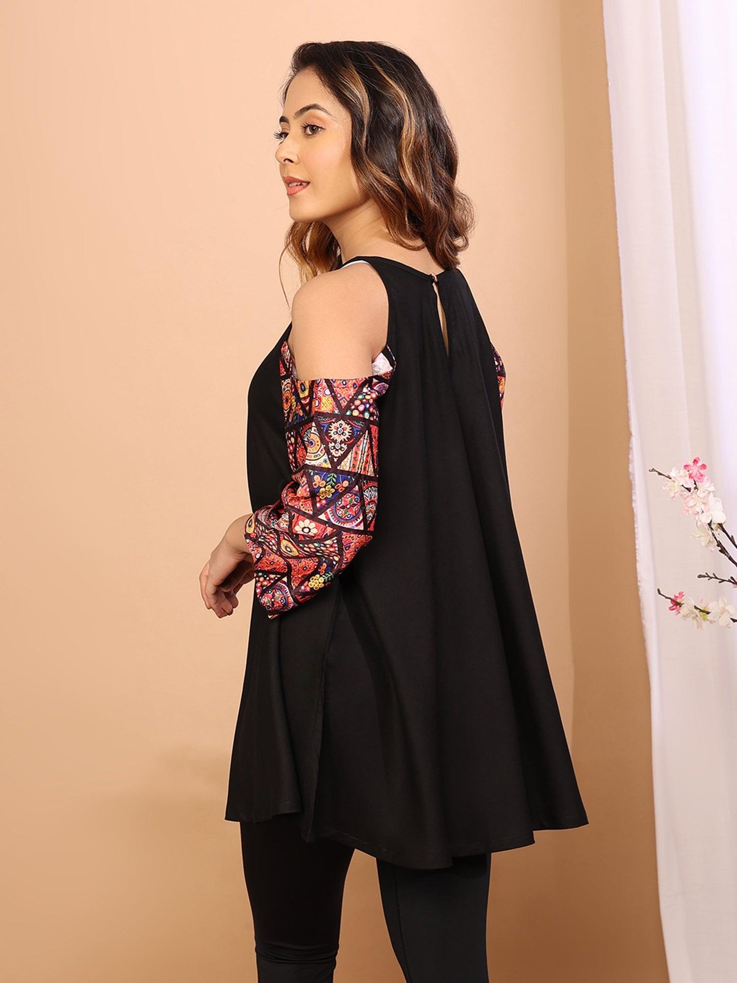 Chic Triangle Contrast Off-Shoulder Blouse - Amore